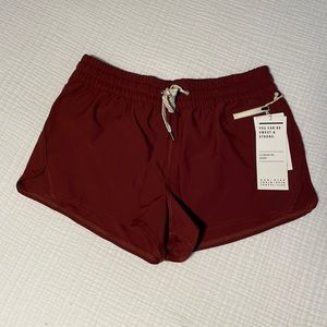 NWT Vuori Clementine Short in Brick, M